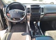 Toyota Land Cruiser 9