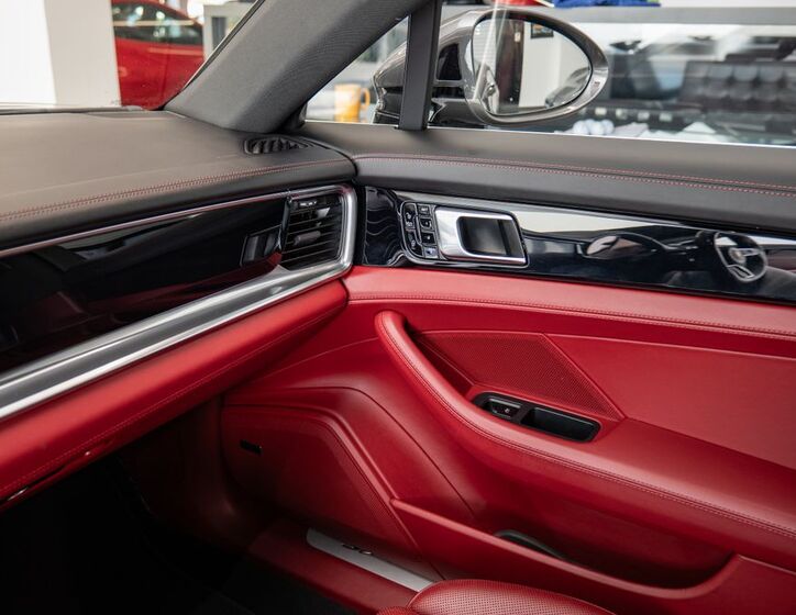 Porsche Panamera 12
