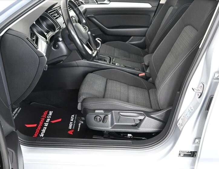 Volkswagen Passat 9