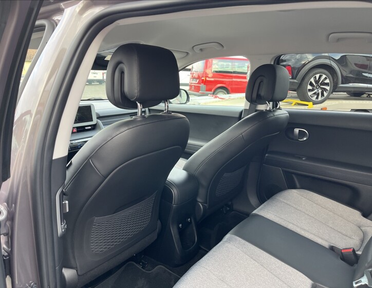 Hyundai IONIQ 17