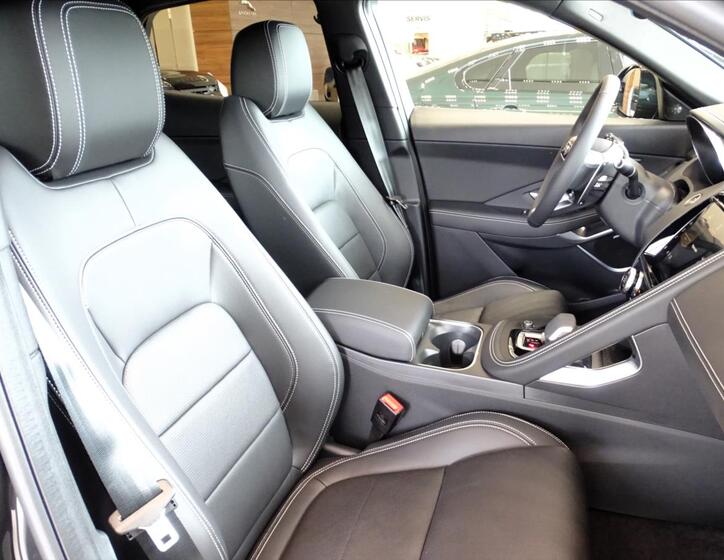 Jaguar E-Pace 22