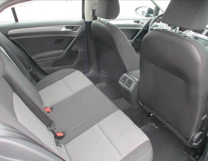 Volkswagen Golf 11