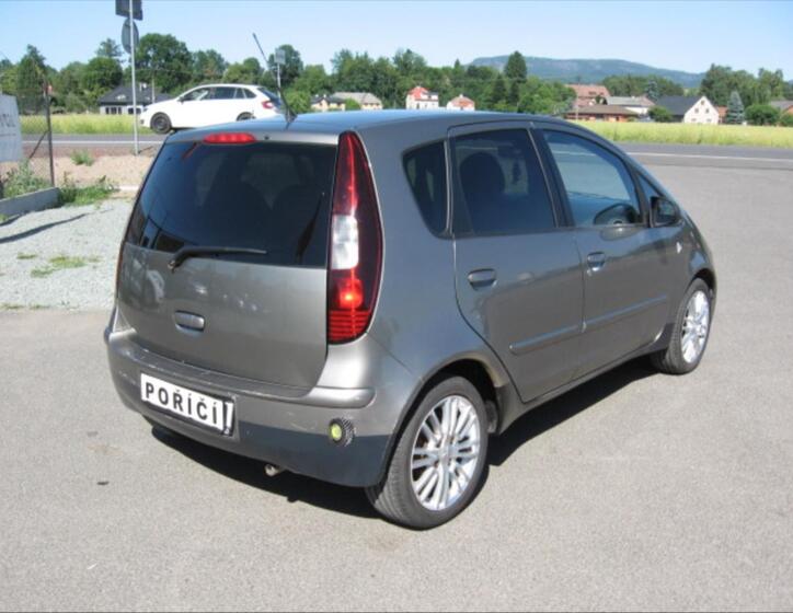Mitsubishi Colt 5