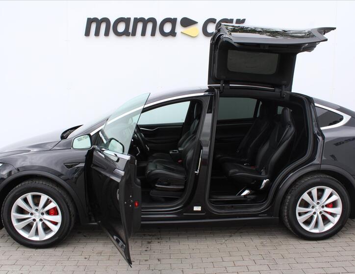 Tesla Model X 11