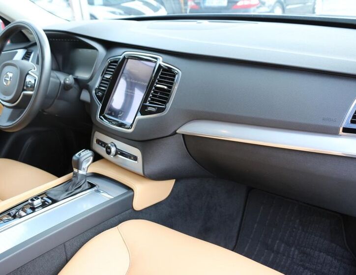 Volvo XC90 32