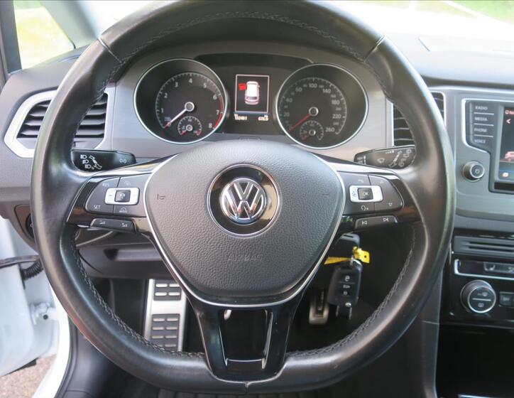Volkswagen Golf 11