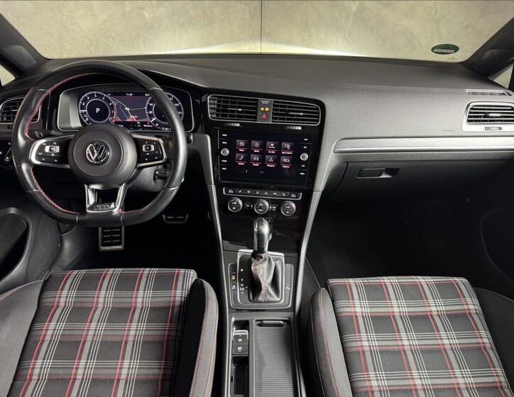 Volkswagen Golf 18