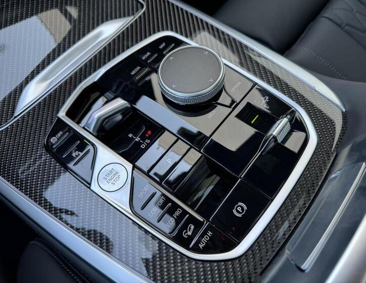 BMW X7 12