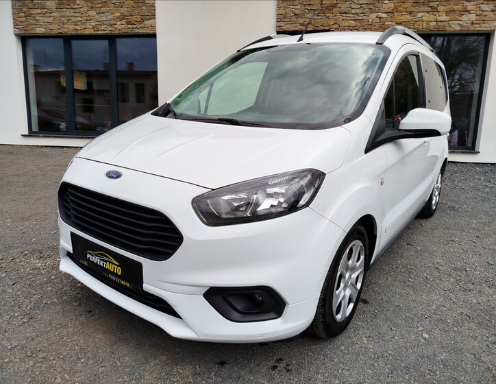 Ford Tourneo Courier 1