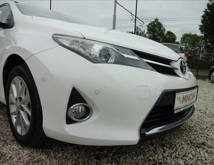 Toyota Auris 11