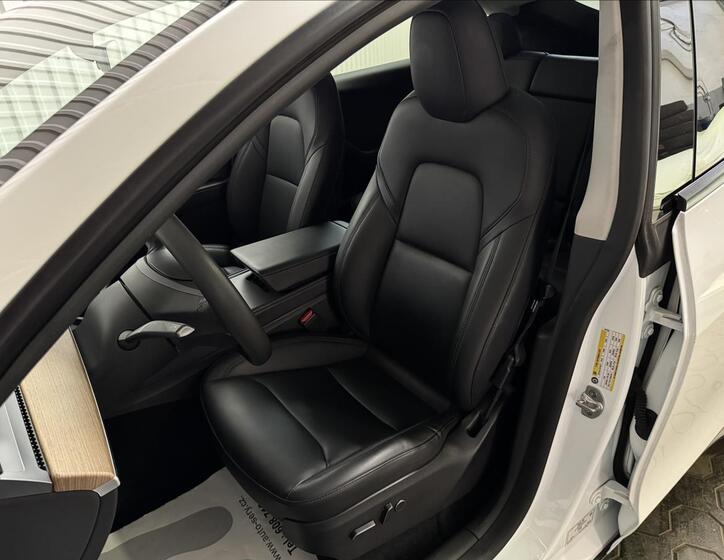 Tesla Model Y 27