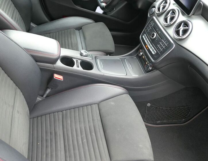 Mercedes-Benz CLA 8