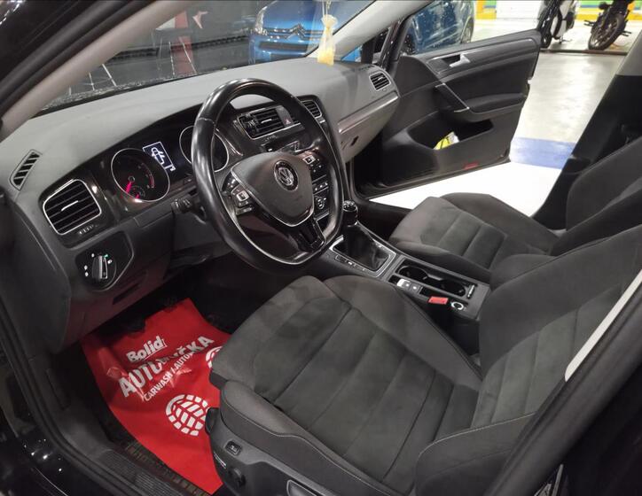 Volkswagen Golf 11