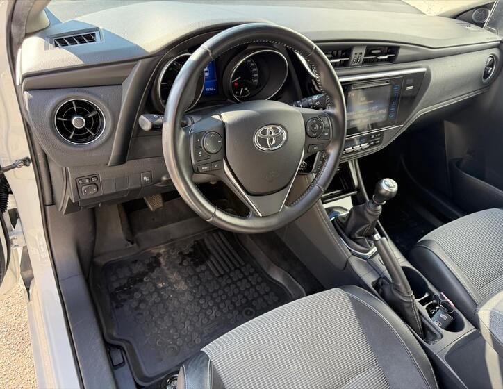 Toyota Auris 7