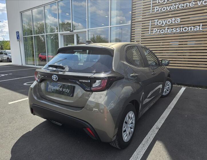 Toyota Yaris 16