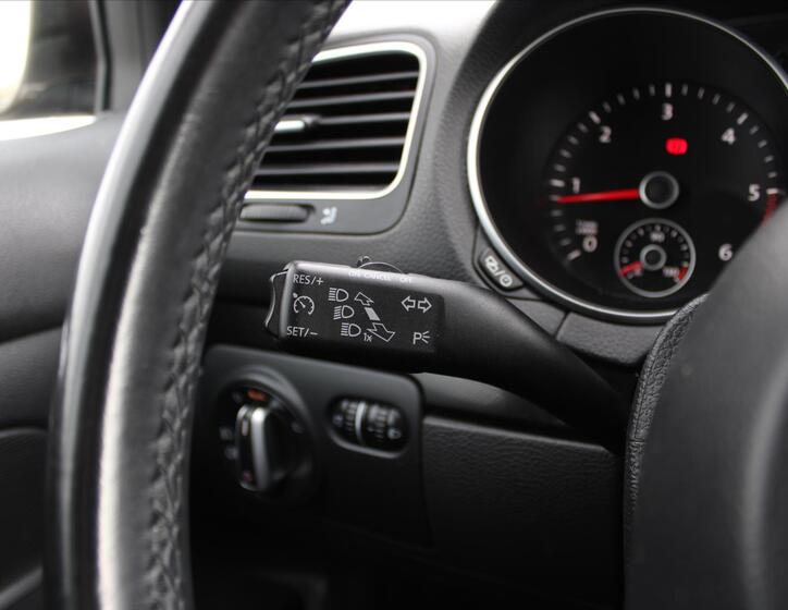 Volkswagen Golf 16