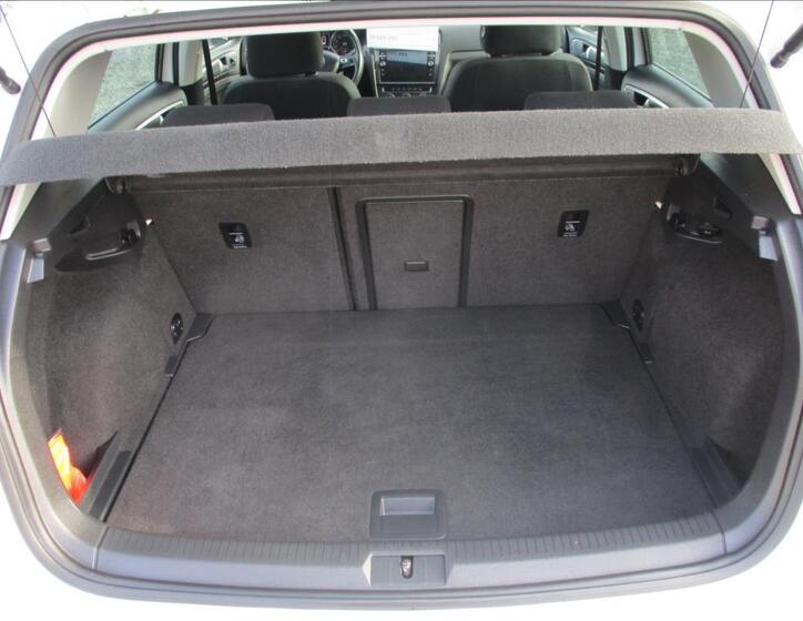 Volkswagen Golf 9