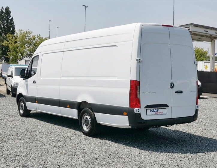Mercedes-Benz Sprinter 4