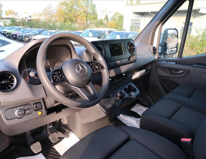 Mercedes-Benz Sprinter 9