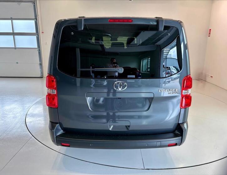 Toyota ProAce 8