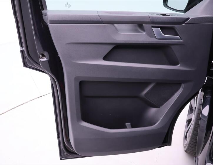 Volkswagen Multivan 11