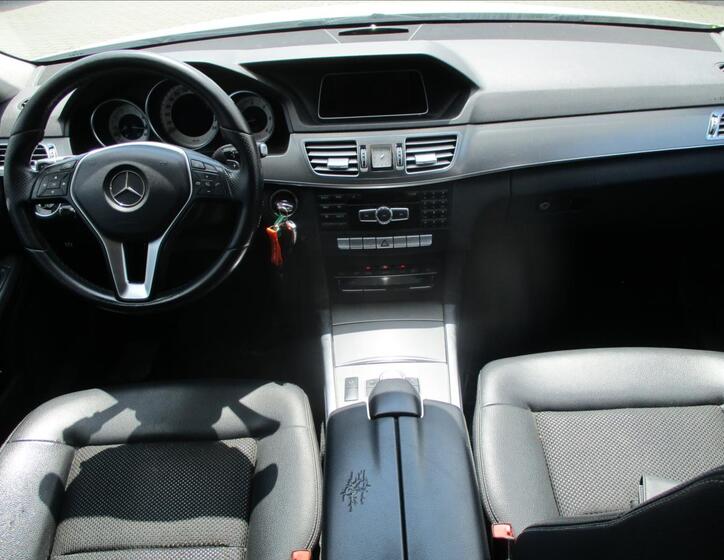 Mercedes-Benz Třídy E 12