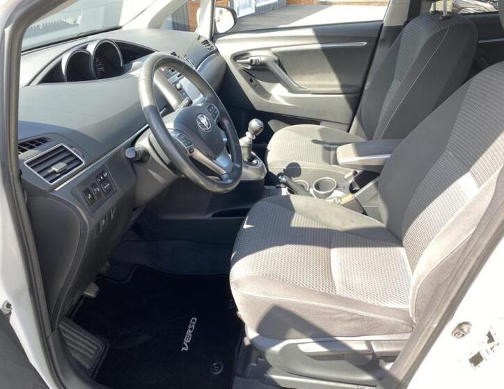 Toyota Verso 10