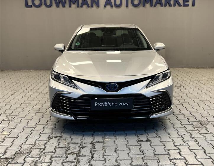 Toyota Camry 4