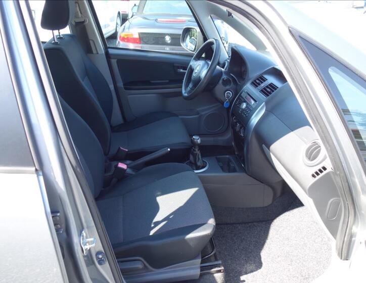 Suzuki SX4 11