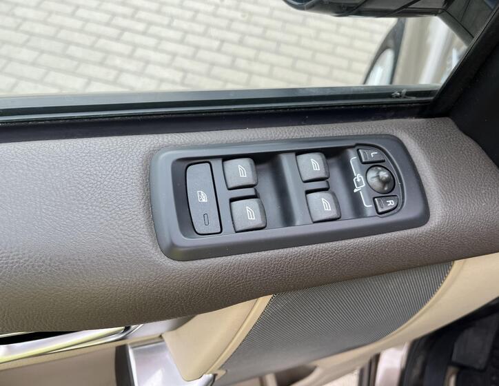 Land Rover Discovery 11