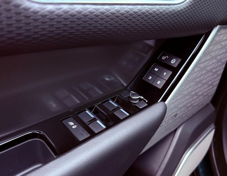 Land Rover Range Rover Velar 15