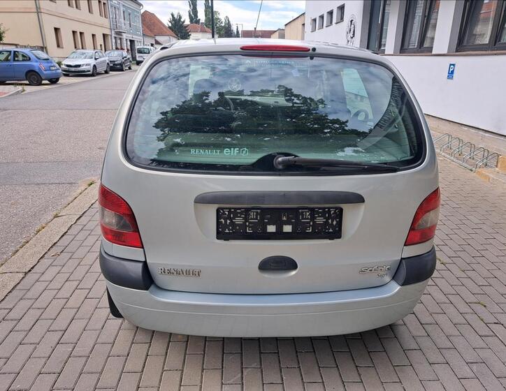 Renault Scénic 8