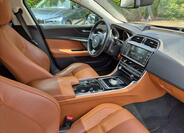 Jaguar XE 13