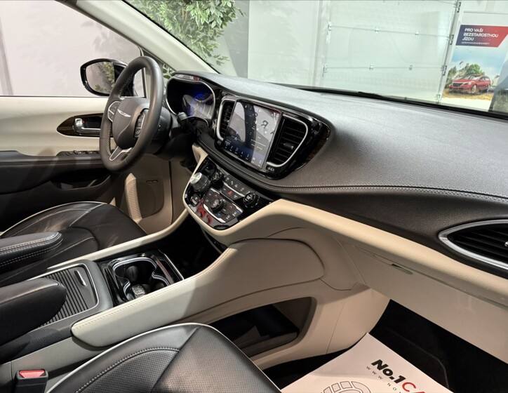 Chrysler Pacifica 17