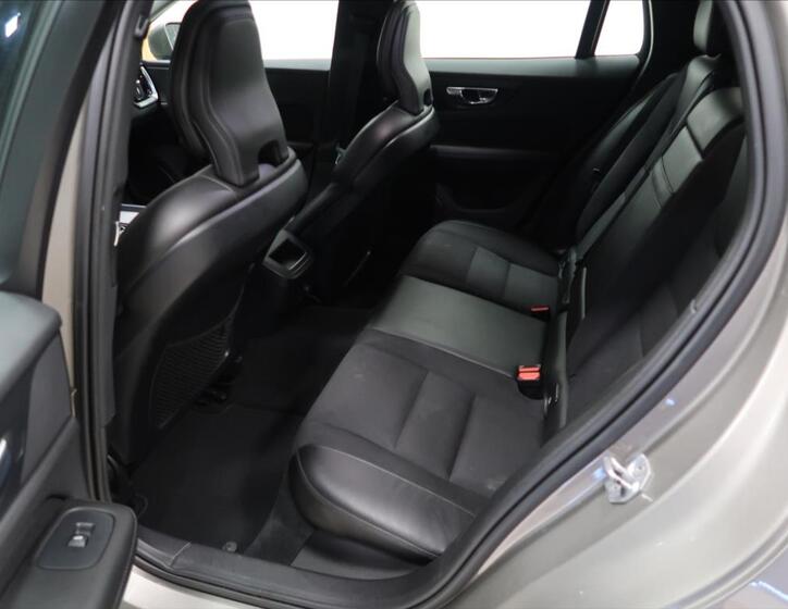 Volvo V60 8