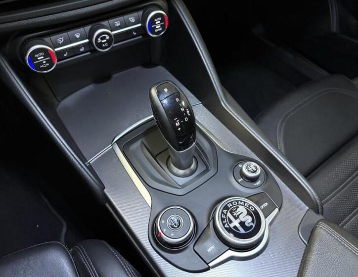 Alfa Romeo Giulia 13