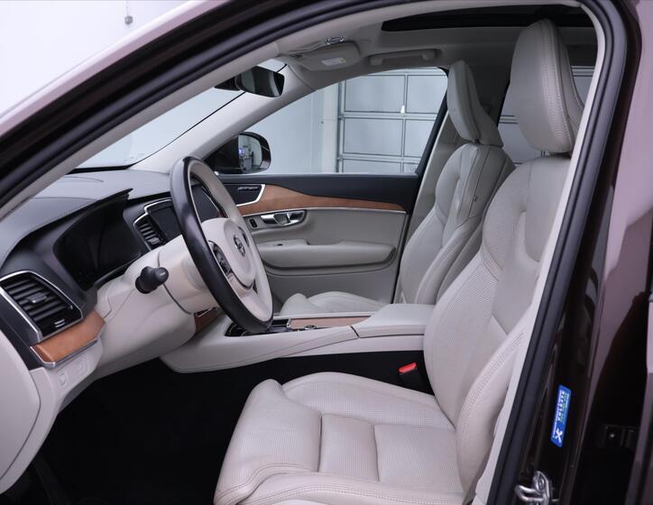 Volvo XC90 14
