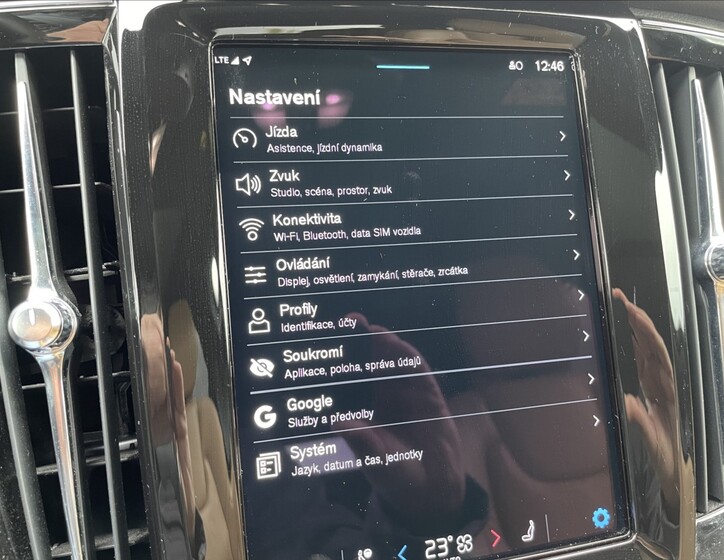 Volvo V90 17