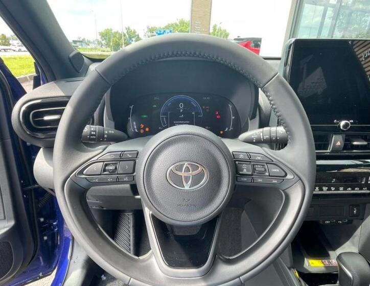 Toyota Yaris Cross 13