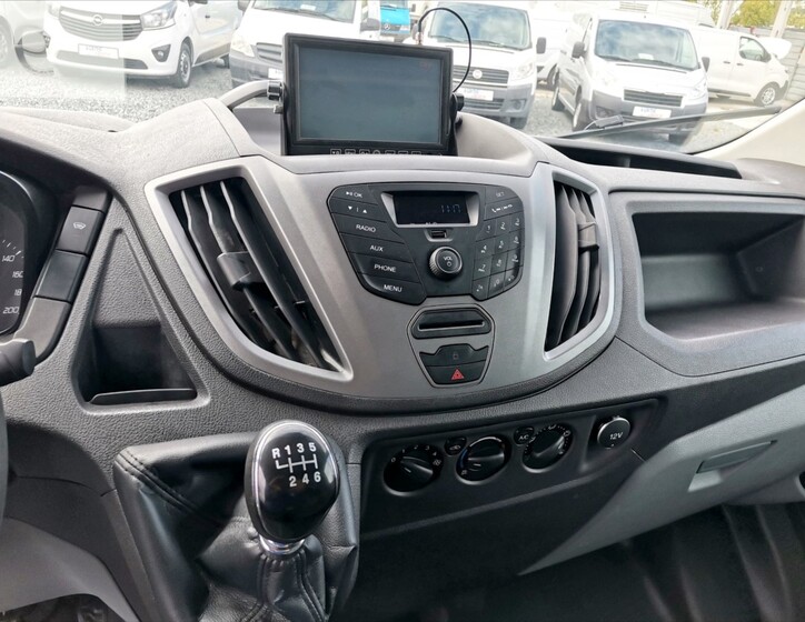 Ford Transit 9
