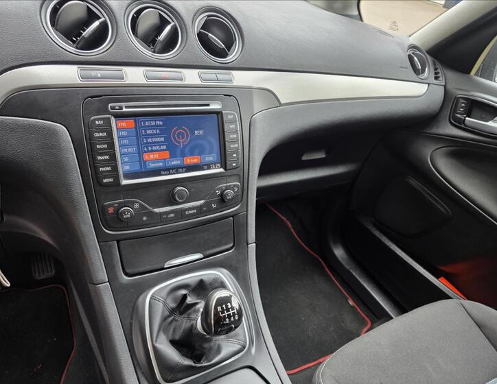 Ford Galaxy 13