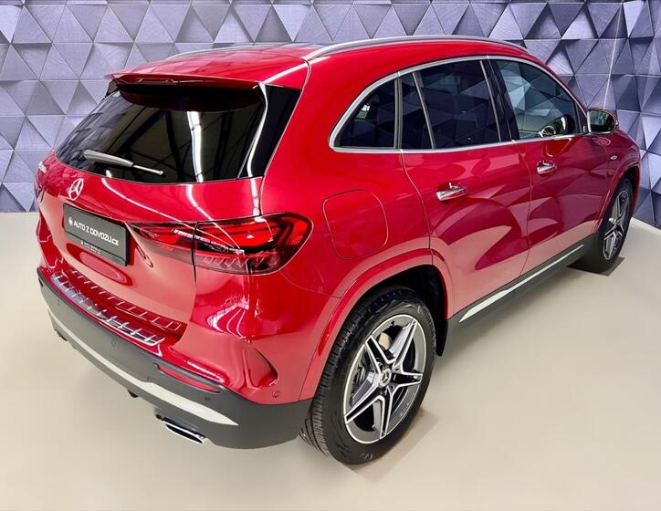 Mercedes-Benz GLA 7