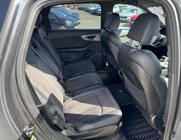 Audi Q7 12