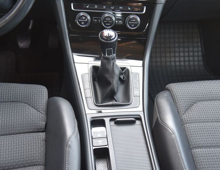 Volkswagen Golf 25