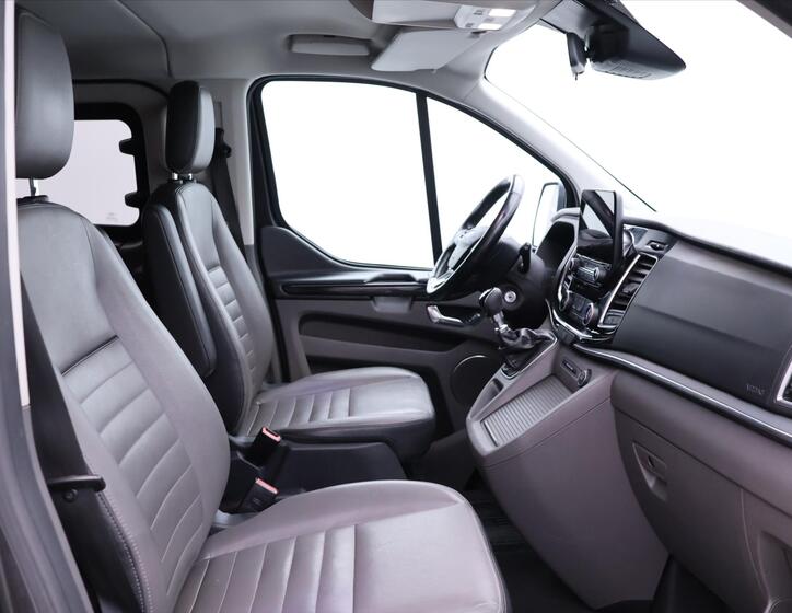 Ford Tourneo Custom 12