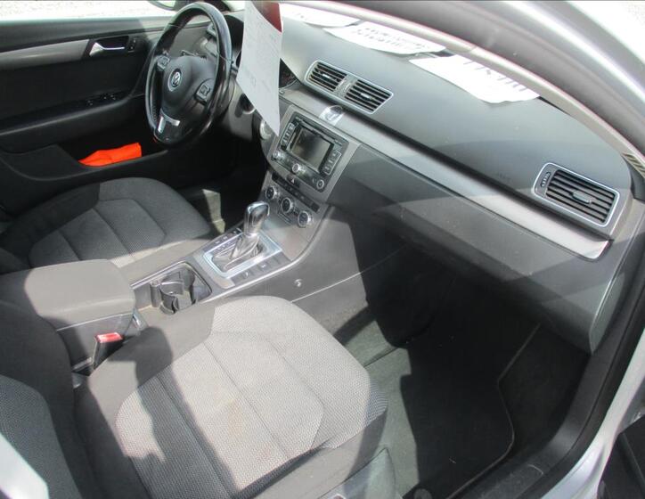 Volkswagen Passat 9