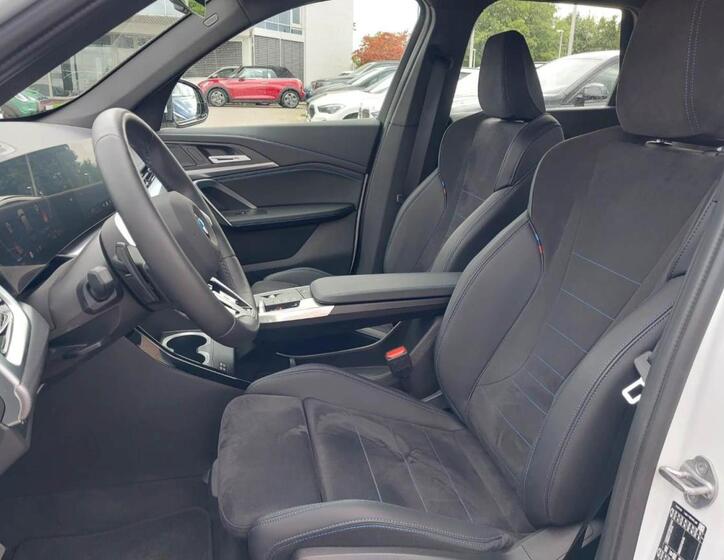 BMW X1 8