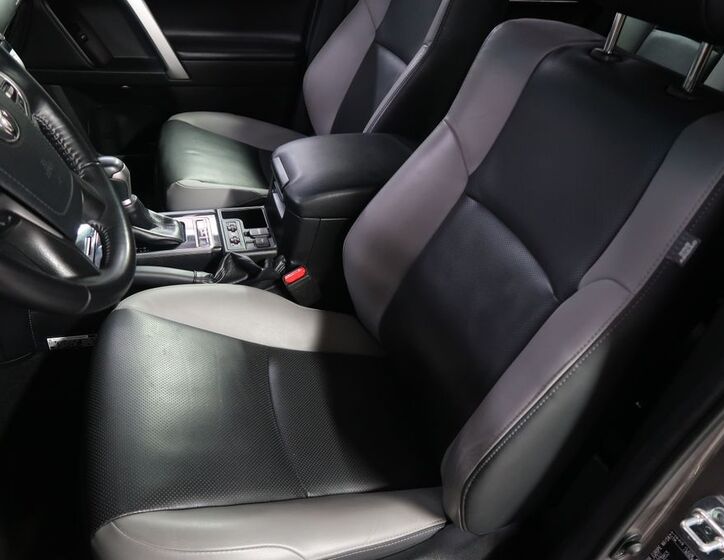 Toyota Land Cruiser 9