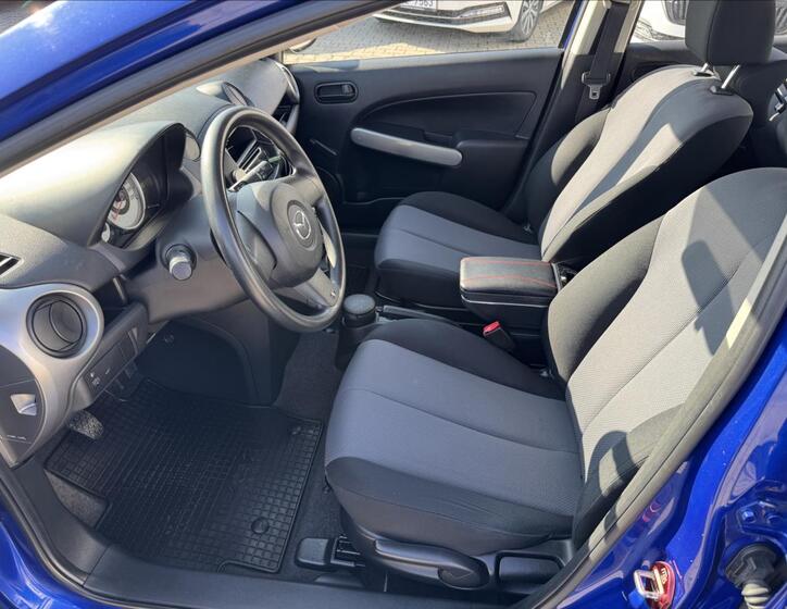 Mazda 2 13