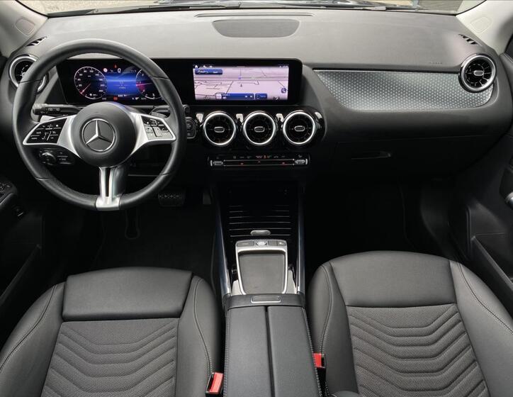 Mercedes-Benz GLA 12